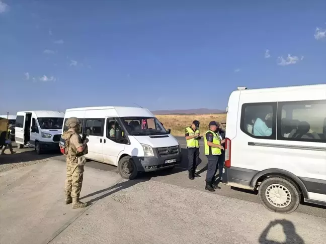 Bingöl'de okul çevreleri ve servis araçları denetlendi