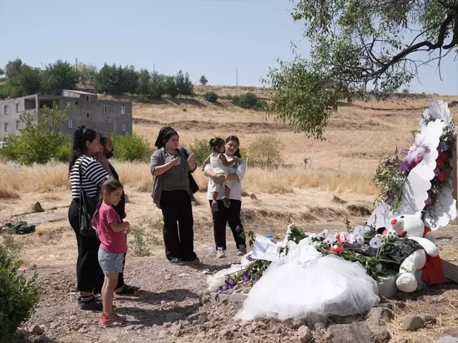 Diyarbakır'da kaybolan Narin Güran'ın kabrine ziyaretler devam ediyor