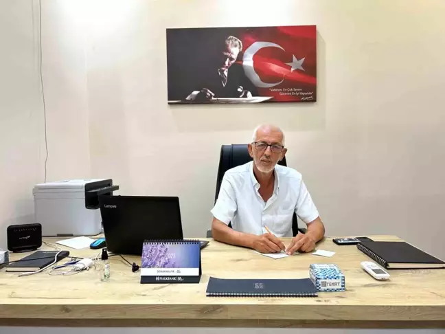 Hatay'ın Erzin ilçesinde 35 yıldır görev yapan muhtar