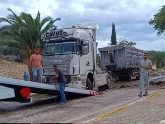 Erdek'te tır kazası: Muhtemel faciadan dönüldü