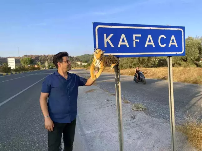 Muğla'da Kafaca Mahallesi tabelasına ilginç çözüm