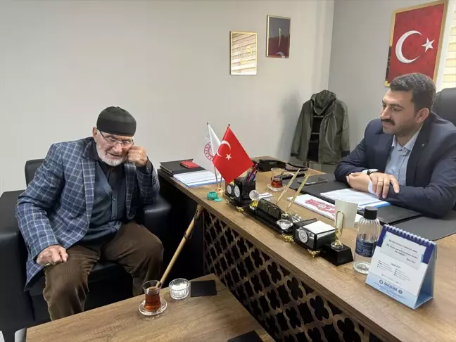 Ardahan Huzurevi Sakini 92 Yaşındaki Dede Semiz, Ziyaretçilerini Deyişlerle Karşılıyor