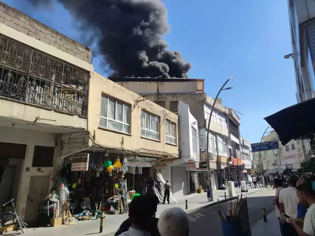 Batman'da İş Yerinin Çatısında Yangın Çıktı