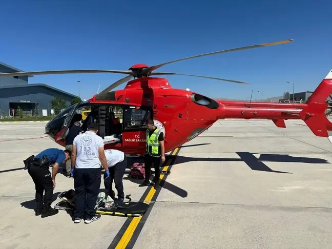 Muş'ta Kalp Rahatsızlığı Olan 3 Yaşındaki Çocuk Ambulans Helikopterle Ankara'ya Sevk Edildi