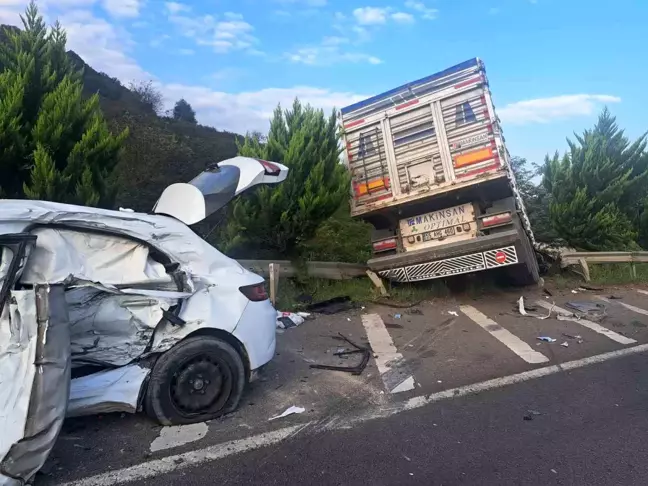 Ünye'de Zincirleme Trafik Kazası: 1'i Ağır 5 Kişi Yaralandı