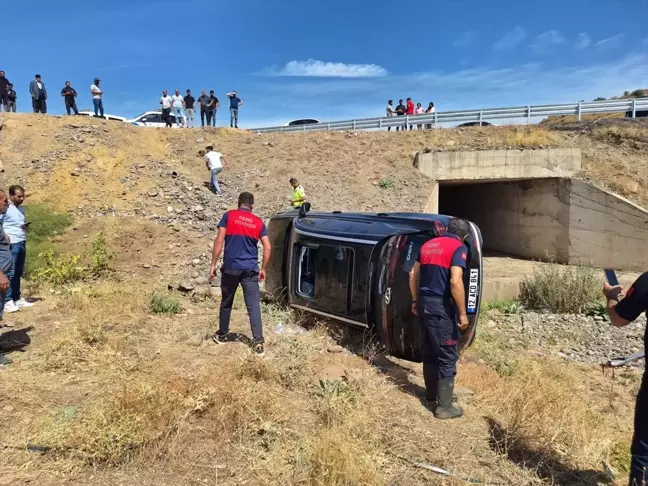 Bingöl'de Otomobil Devrildi: Sürücü Yaralandı