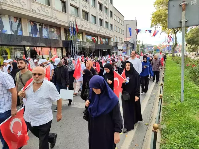 Büyük Aile Platformu'ndan LGBT Propagandası Karşıtı Yürüyüş