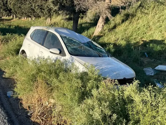 Söke'de Otomobil Şarampole Devrildi: 3 Yaralı