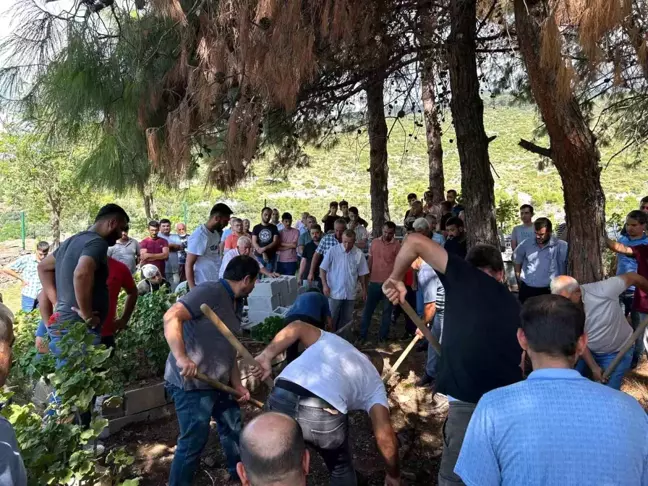 Ceyhan'daki Trafik Kazasında 4 Kişi Hayatını Kaybetti