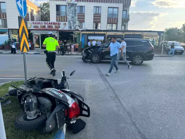 Manisa'da Motosiklet-Cip Kazasında İki Yaralı