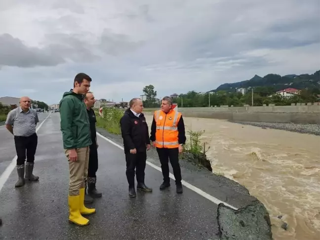 Artvin'de Taşkın ve Heyelanlar Sonrası 32 Köy Yolu Ulaşıma Açıldı