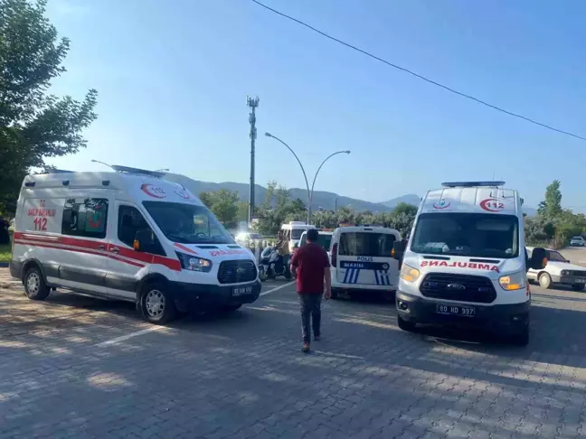 Osmaniye'de Okul Servisi ile Otomobil Çarpıştı: 5 Öğrenci Yaralı