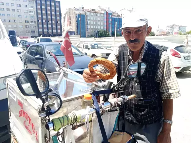 Emekli Simitçi Salim, Her Gün Mahalle Mahalle Geziyor