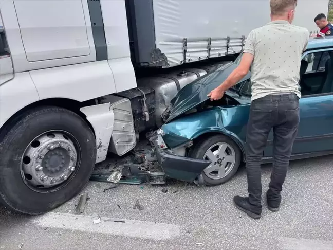 Amasya'da Tır ile Otomobil Çarpıştı: 5 Yaralı