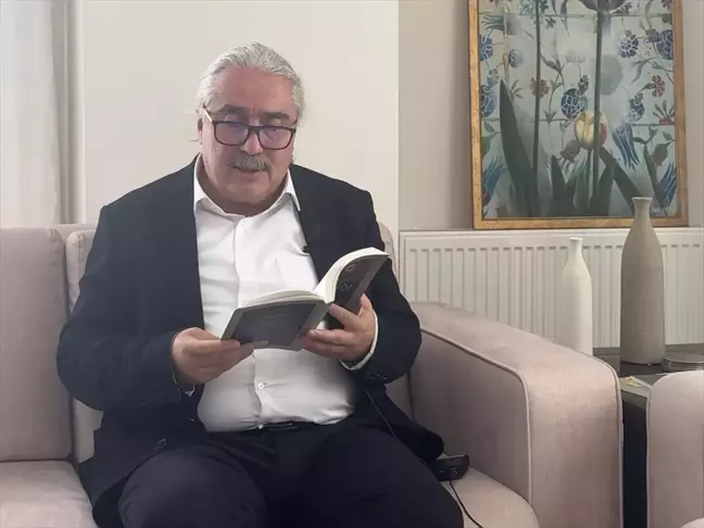 Ali Ural'dan İsmet Özel'e Övgüler: Şiir ve Onur Üzerine