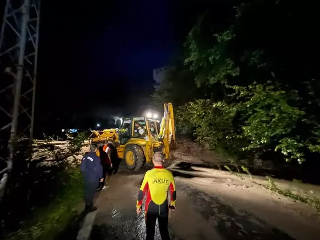 Trabzon'da Sağanak Yağış Hayatı Olumsuz Etkiledi