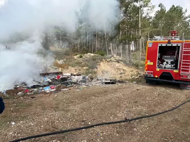 Bolu'da Orman Yakınındaki Çöplükte Yangın Çıktı