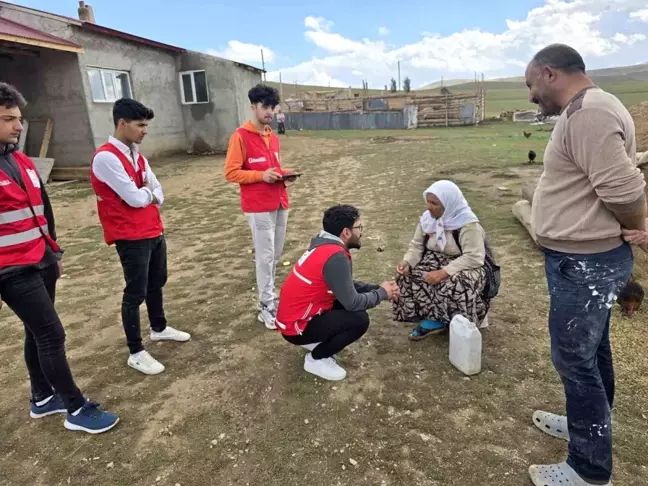 Kızılay Ağrı Gönüllüleri İhtiyaç Sahibi Ailelere Yardım Eli Uzatıyor