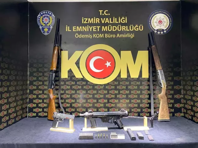 İzmir'de Yasa Dışı Silah Ticareti Operasyonu: Uzi ve Silahlar Ele Geçirildi