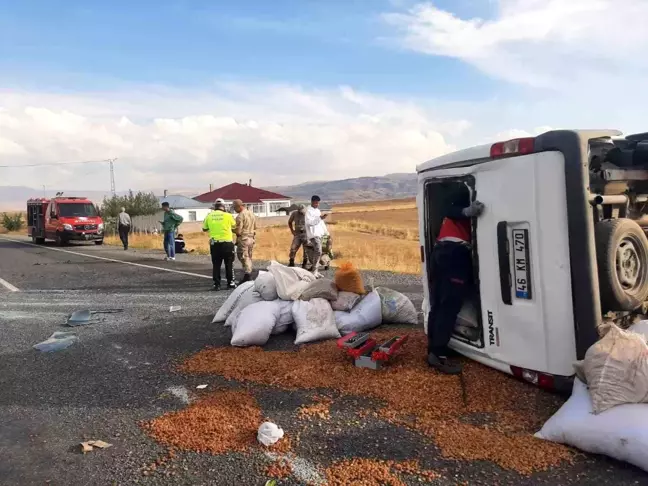 Van'da Minibüs Takla Attı: 2 Yaralı