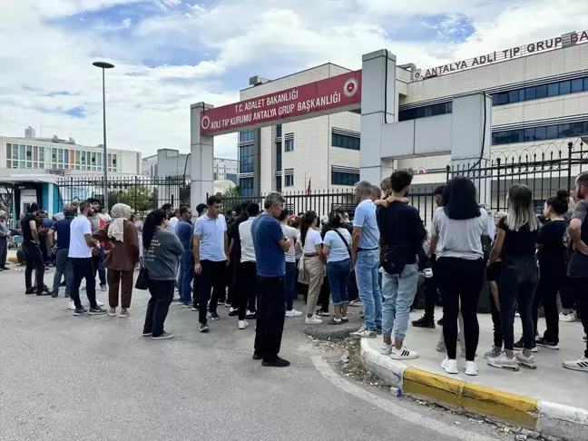 Antalya'da Motosiklet Kazası: 2 Kişi Hayatını Kaybetti