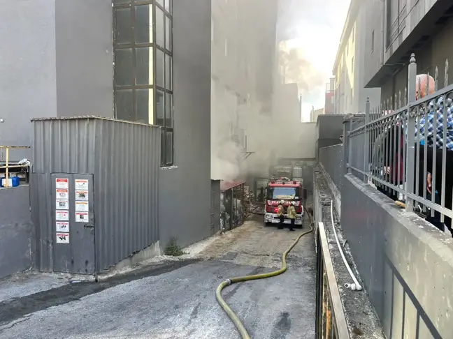 Beylikdüzü'nde Fabrikada Yangın Çıktı