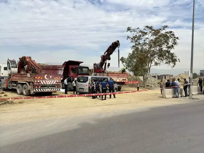 Damperle Kamyon Arasında Kalan Tamirci Hayatını Kaybetti