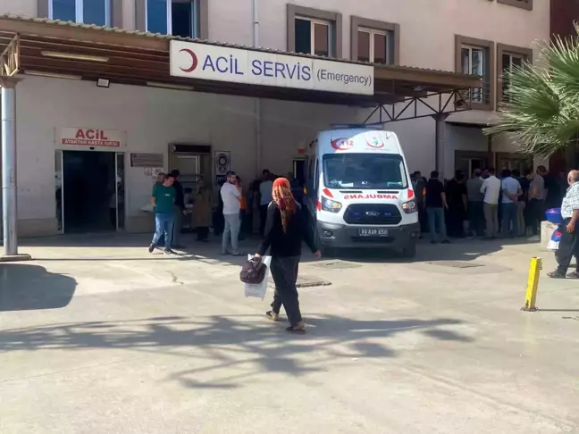 Osmaniye'de Motosiklet ve Kamyonet Çarpıştı: Anne ve Oğul Ağır Yaralı