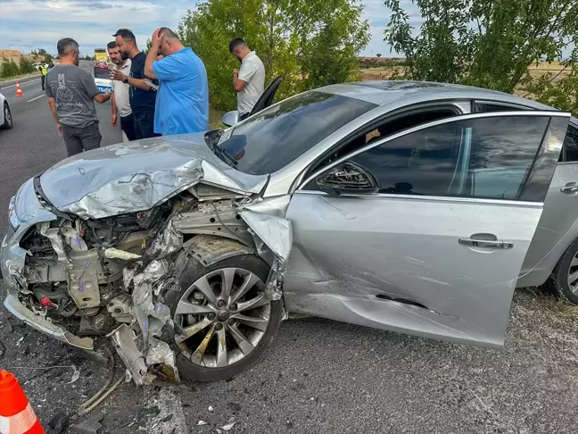 Uşak'ta Trafik Kazası: Anne ve Oğul Hayatını Kaybetti