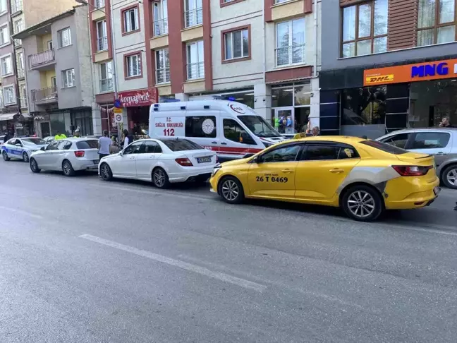 Eskişehir'de Zincirleme Trafik Kazası: 4 Araç Maddi Hasar Gördü