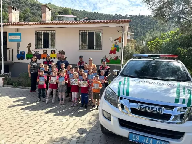 Aydın'da Jandarma Öğrencilere Çevre Bilinci ve Hayvan Sevgisi Aşılıyor