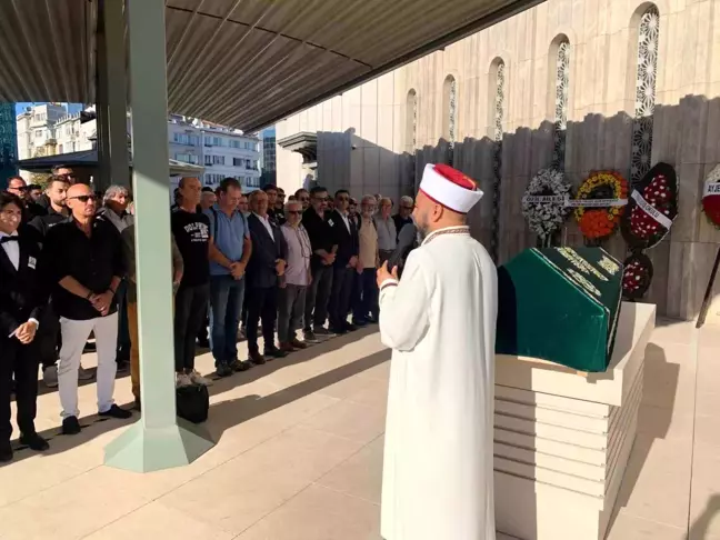 Öğretmen Pilot Ünal Aster için Taksim Camii'nde Cenaze Töreni Düzenlendi