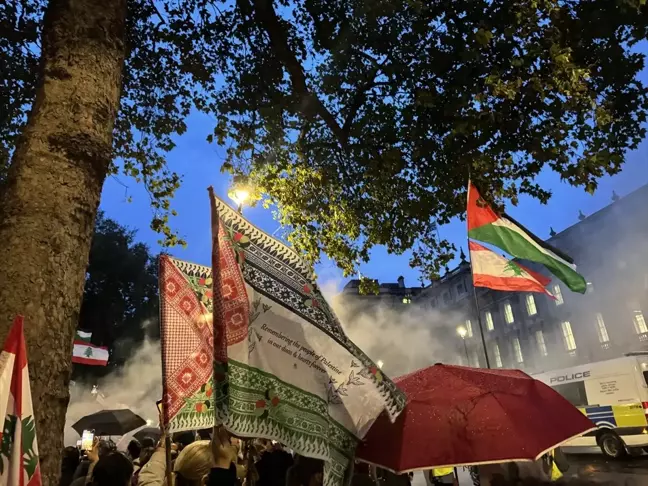 Londra'da İsrail Saldırılarına Karşı Protesto