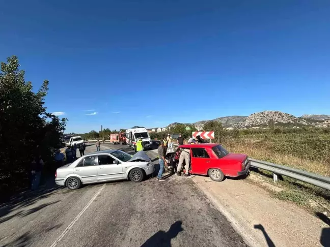 Isparta'da Kafa Kafaya Çarpışma: 2 Yaralı