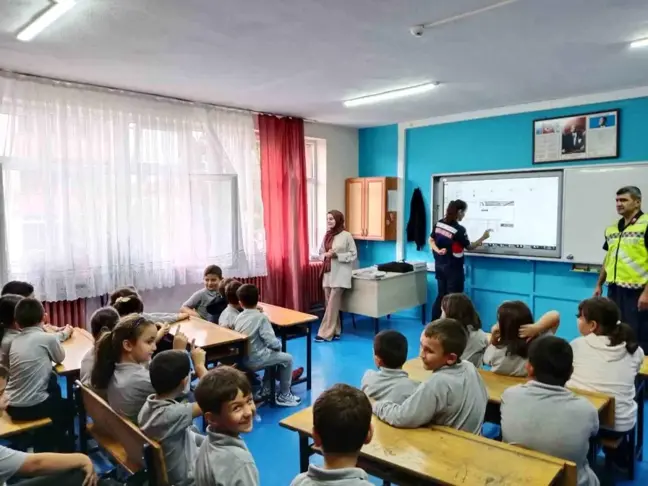 Giresun'da Öğrencilere Güvenli İnternet ve Suçtan Korunma Eğitimi