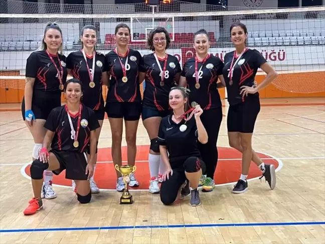 Trakya Üniversitesi Kadın Voleybol Takımı, Kamu Spor Oyunları'nda Şampiyon Oldu