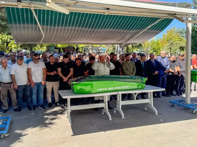 Erzincan'daki Trafik Kazasında Hayatını Kaybeden Aile Defnedildi