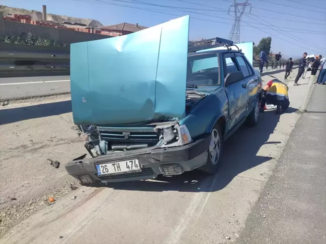 Afyonkarahisar'da Trafik Kazası: 1 Ölü, 2 Yaralı