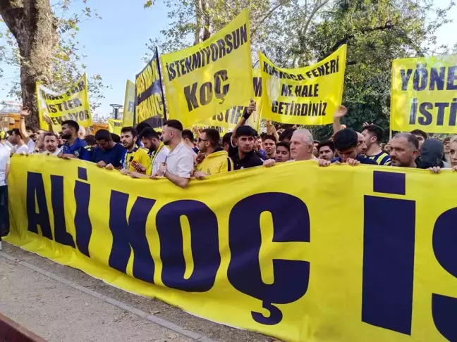 Fenerbahçe Taraftarları, Yönetimi Protesto Etti