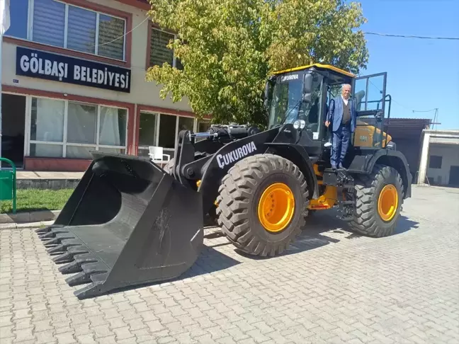 Gölbaşı Belde Belediyesi Altyapı Çalışmaları için Yeni Loder Aldı