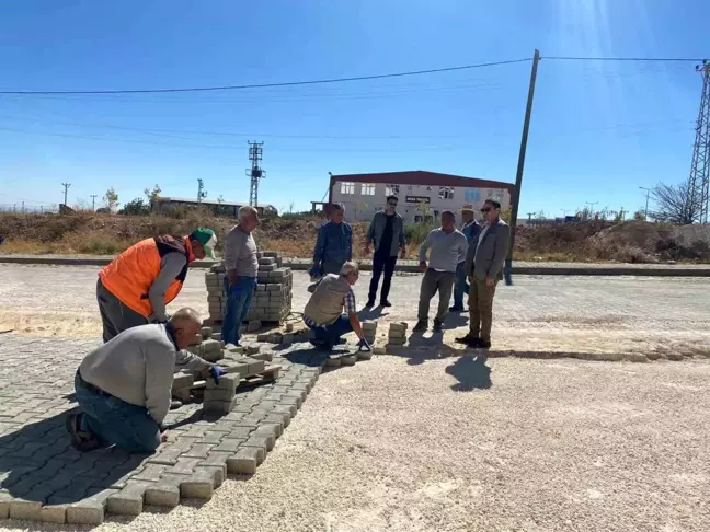 Besni Kaymakamı Çağlar Partal, Yol Yapım Çalışmalarını İnceledi