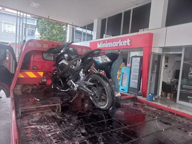 İstanbul'da Motosiklet Üzerinde Havaya Ateş Açan Şüpheliler Yakalandı