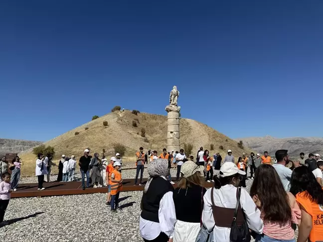 Üniversite Öğrencileri Nemrut Dağı'nda Trekking Etkinliği Düzenledi