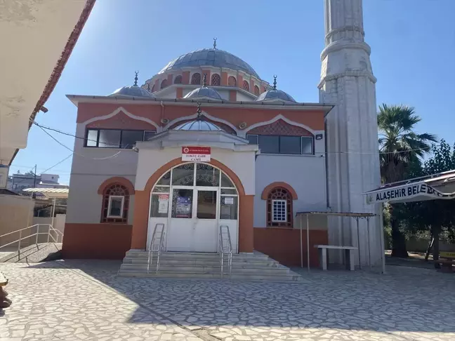 Namaz Sırasında İmaya Tabureyle Saldırı: Akıl Hastanesine Sevk Edildi