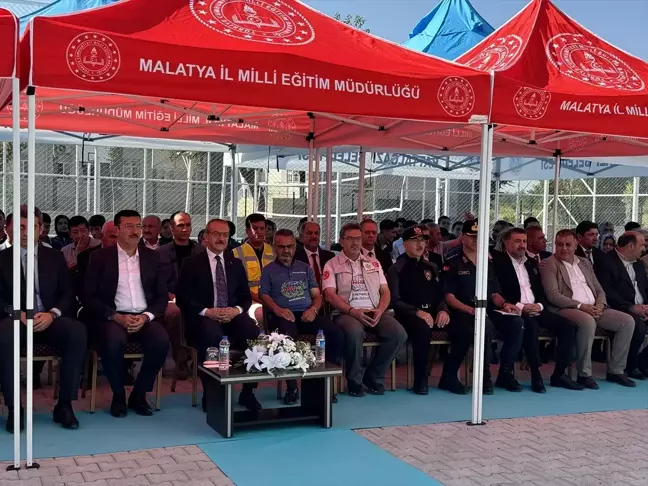 Malatya'da Depremzedelere Yeni Okullar Açılıyor