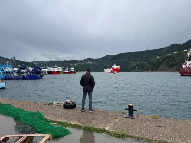 Amasra'da Fırtına Uyarısı: Balıkçı Tekneleri Limana Çekildi