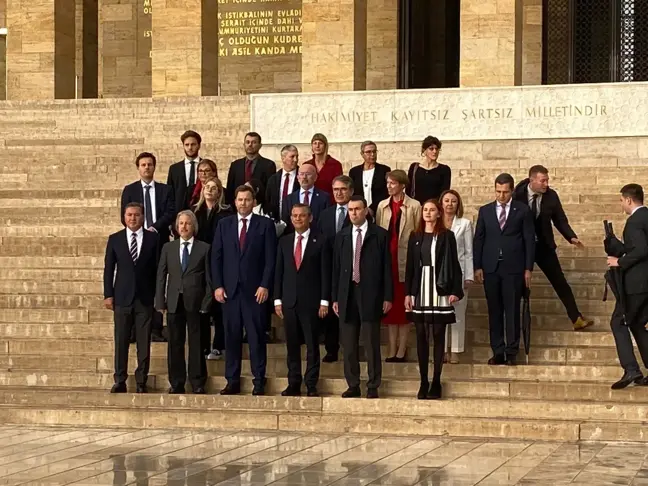 CHP Lideri Özgür Özel ve Alman SDP Eş Genel Başkanı Klingbeil Anıtkabir'de