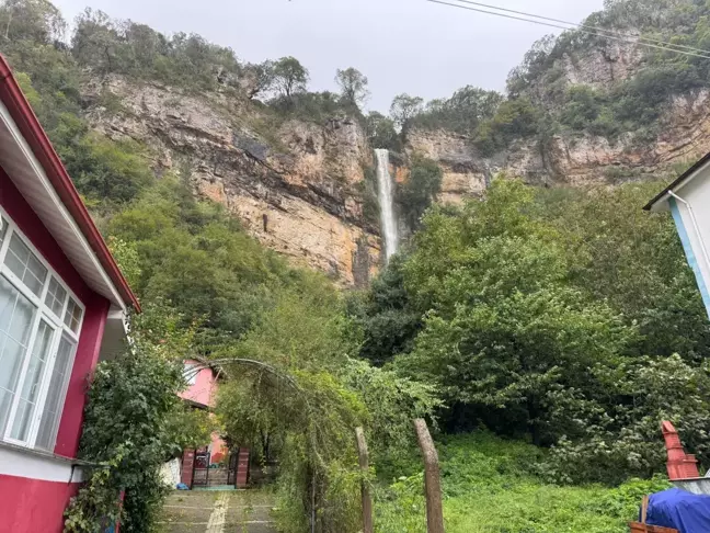 İnkumu Plajı Çöplerle Dolduruldu ve Yeni Şelale Oluştu