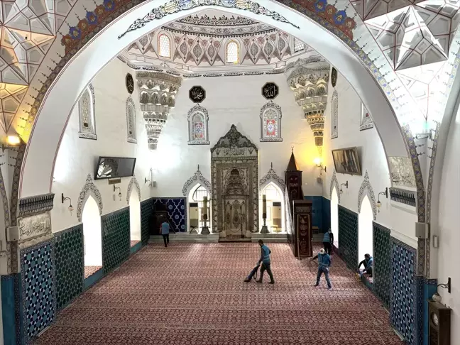 Denetimli Serbestlik Hükümlüleri Tarihi Camii Temizledi