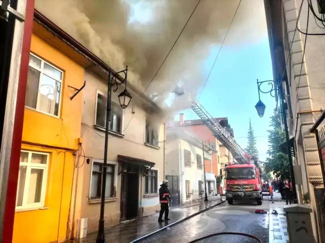 Sakarya'da Yangın: İki Çocuk Kurtarıldı